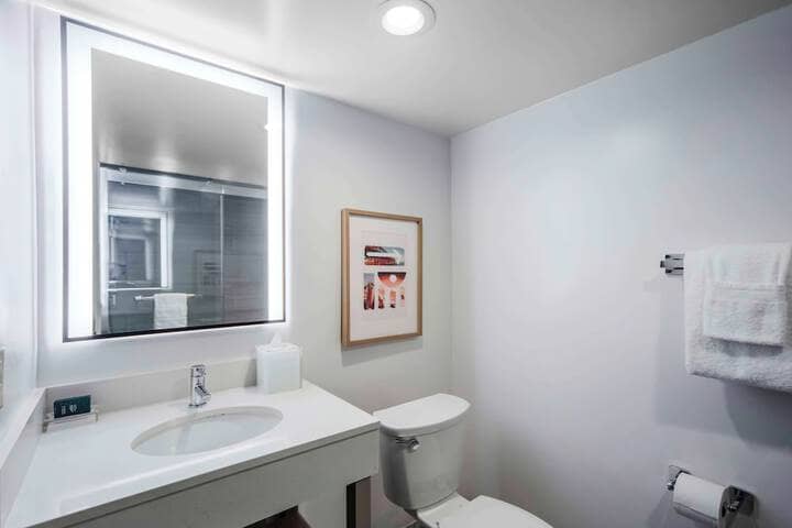 Room 32 of 85